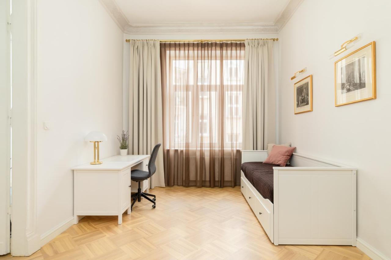 Marszalkowska 58 - Classy Two Bedroom Apartment With Balcony By Noclegi Renters Warszawa Exteriör bild
